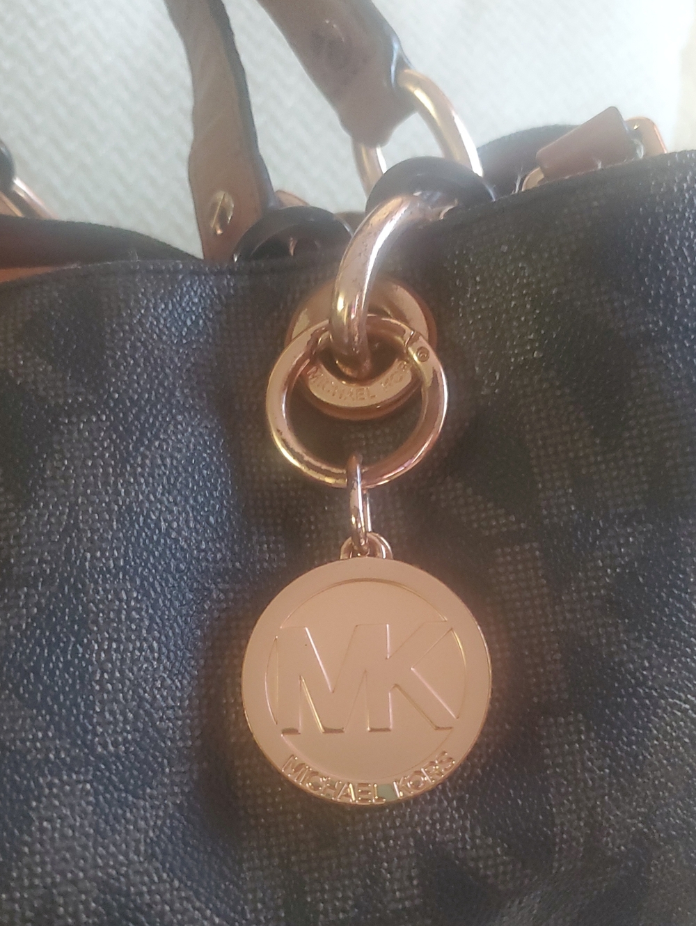MICHEAL Micheal Kors Cynthia Medium Satchel - Picture 5 of 16
